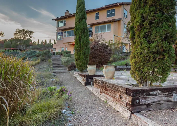 5 Acre Villa Retreat With Vineyard Pool Spa & Amazing Views Of Sonoma County