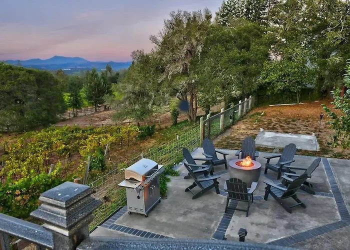 Moore Family Farmhouse - Wine Tastings Included