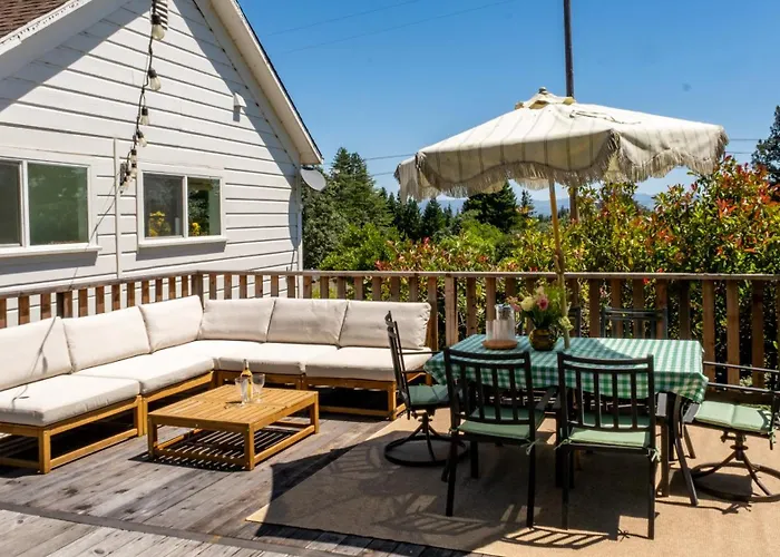 Sebastopol Farmhouse On 3 Acres, Fiber, Kid Friendly