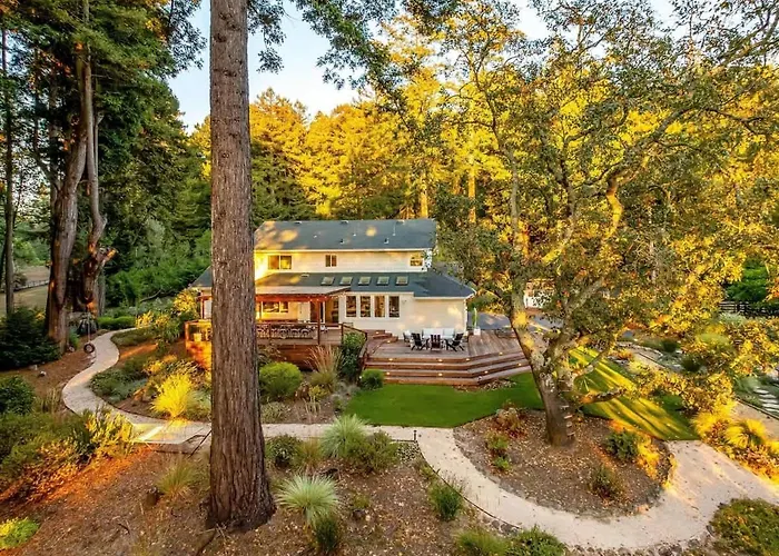 Elks Landing - Hot Tub And Tastings Included