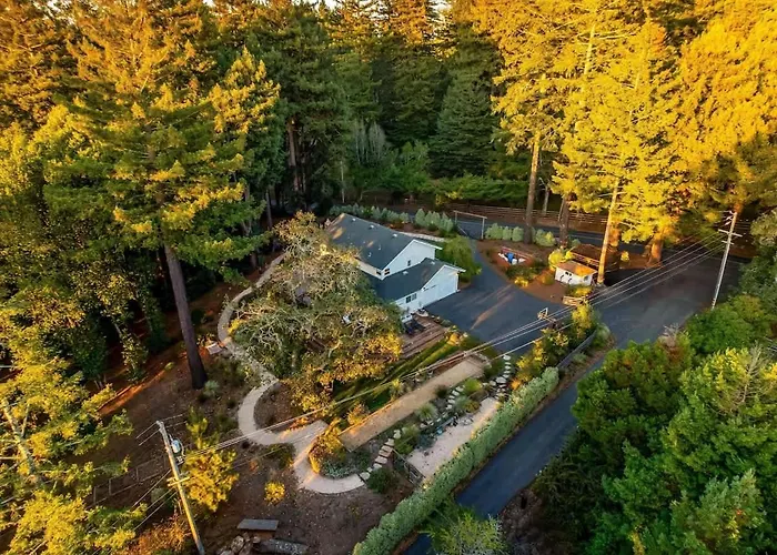Elks Landing - Hot Tub And Tastings Included
